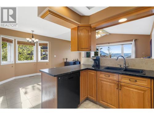 2407 4B Avenue Se, Salmon Arm, BC - Indoor Photo Showing Kitchen