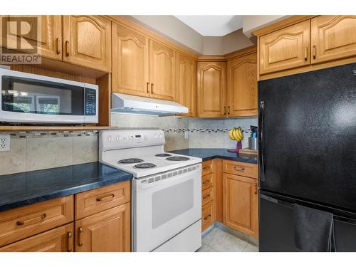 2407 4B Avenue Se, Salmon Arm, BC - Indoor Photo Showing Kitchen