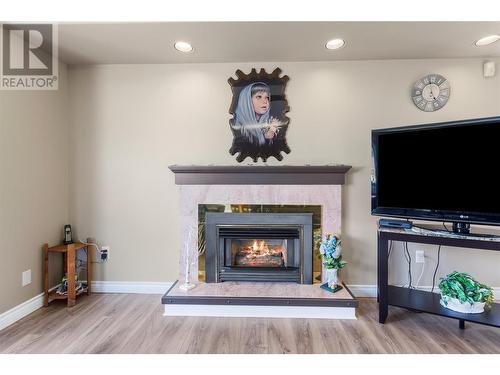 2407 4B Avenue Se, Salmon Arm, BC - Indoor Photo Showing Living Room With Fireplace