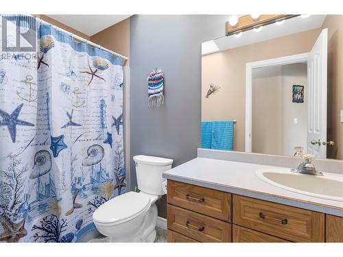 2407 4B Avenue Se, Salmon Arm, BC - Indoor Photo Showing Bathroom