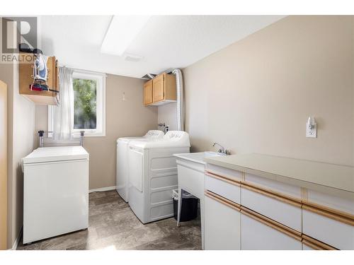 2407 4B Avenue Se, Salmon Arm, BC - Indoor Photo Showing Laundry Room