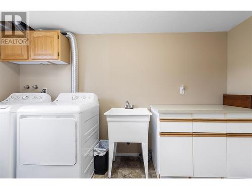 2407 4B Avenue Se, Salmon Arm, BC - Indoor Photo Showing Laundry Room