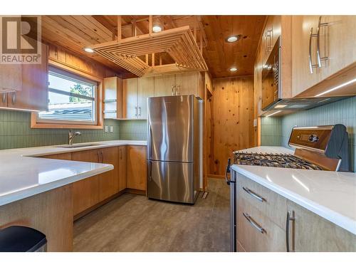 901 Barrington Avenue, Penticton, BC - Indoor Photo Showing Kitchen