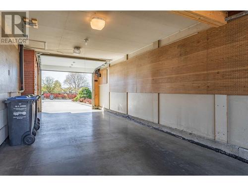 901 Barrington Avenue, Penticton, BC - Indoor Photo Showing Garage