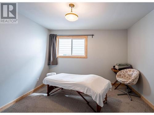 203 Second Street E, Revelstoke, BC - Indoor Photo Showing Bedroom