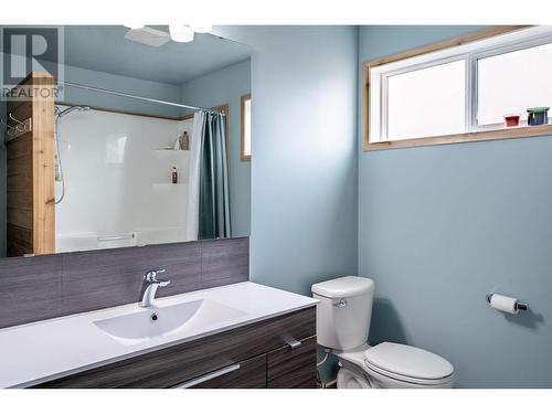 203 Second Street E, Revelstoke, BC - Indoor Photo Showing Bathroom