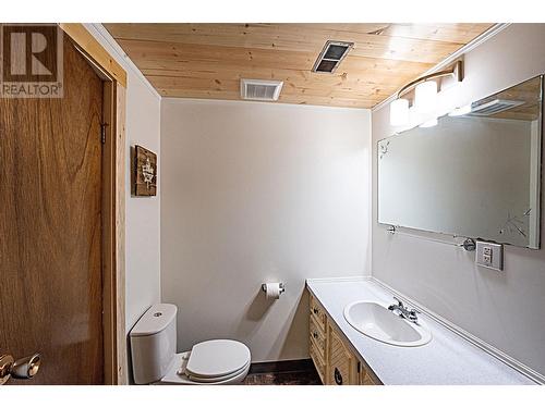 203 Second Street E, Revelstoke, BC - Indoor Photo Showing Bathroom