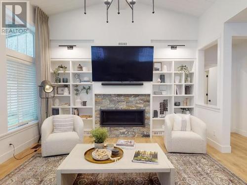 4060 Saturna Ave, Powell River, BC - Indoor Photo Showing Living Room With Fireplace