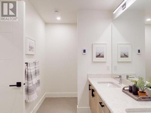 4060 Saturna Ave, Powell River, BC - Indoor Photo Showing Bathroom