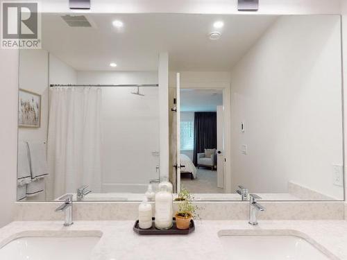 4060 Saturna Ave, Powell River, BC - Indoor Photo Showing Bathroom