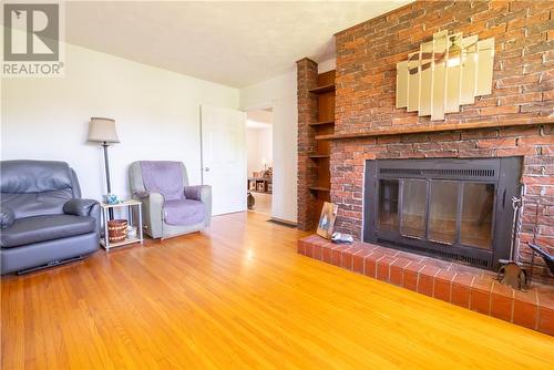 1633 George Street, Greater Sudbury, ON - Indoor Photo Showing Living Room With Fireplace