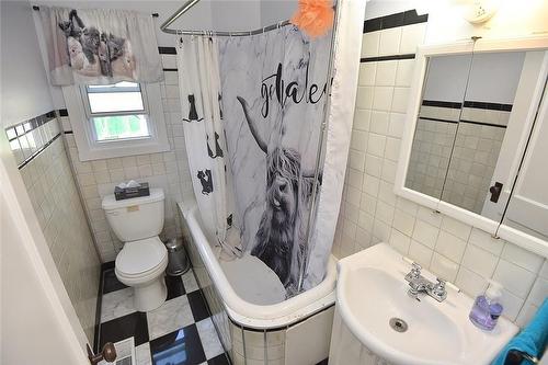 45 Dalhousie Avenue, Hamilton, ON - Indoor Photo Showing Bathroom