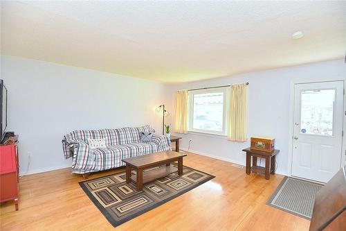 45 Dalhousie Avenue, Hamilton, ON - Indoor Photo Showing Living Room