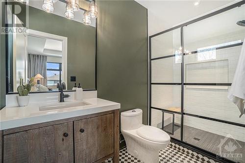 62 St Claire Avenue, Ottawa, ON - Indoor Photo Showing Bathroom
