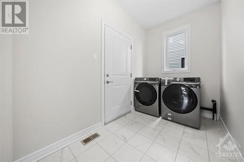 72 Dowdall Circle, Carleton Place, ON - Indoor Photo Showing Laundry Room