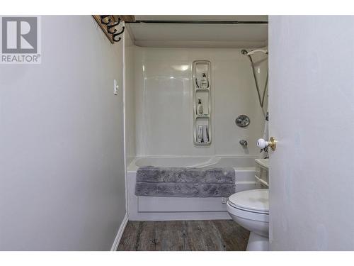 3965 Schubert Road, Armstrong, BC - Indoor Photo Showing Bathroom