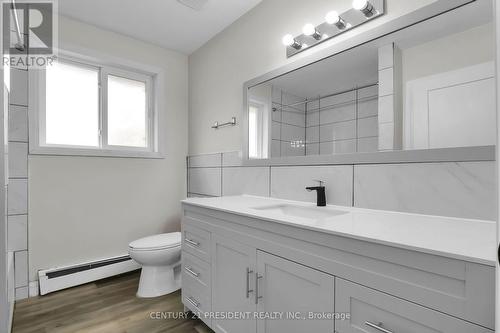 66 Weston St, London, ON - Indoor Photo Showing Bathroom
