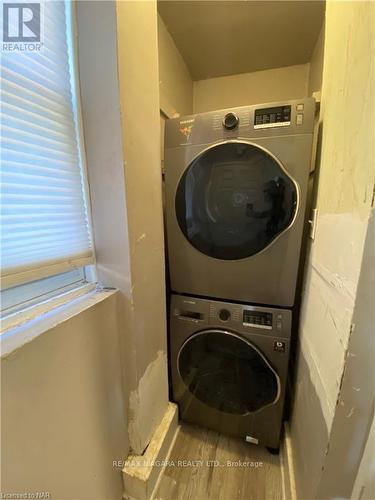 5205 Palmer Avenue, Niagara Falls, ON - Indoor Photo Showing Laundry Room