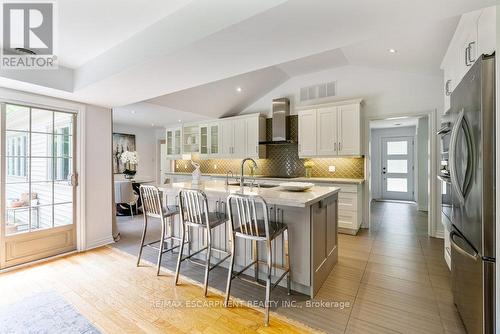 1361 Goldthorpe Road, Mississauga, ON - Indoor Photo Showing Kitchen With Upgraded Kitchen