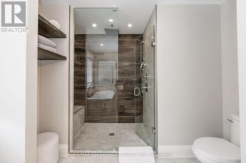 402 Pepper Drive, Burlington, ON - Indoor Photo Showing Bathroom