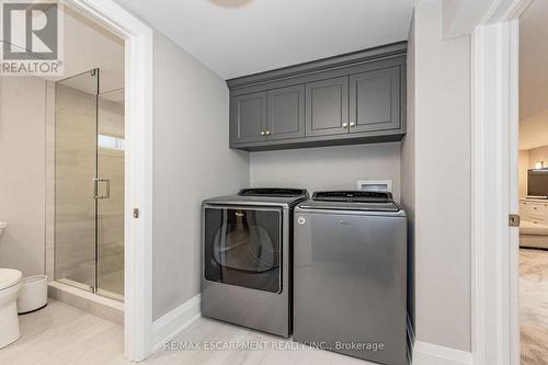 402 Pepper Drive, Burlington, ON - Indoor Photo Showing Laundry Room