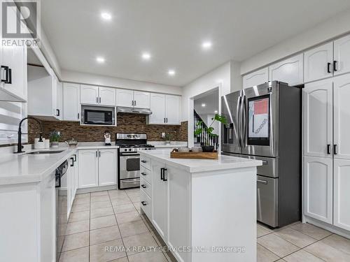 8 River Heights Drive, Brampton (Bram East), ON - Indoor Photo Showing Kitchen With Upgraded Kitchen