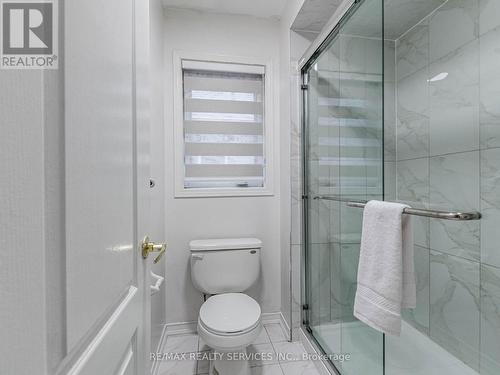 8 River Heights Drive, Brampton, ON - Indoor Photo Showing Bathroom