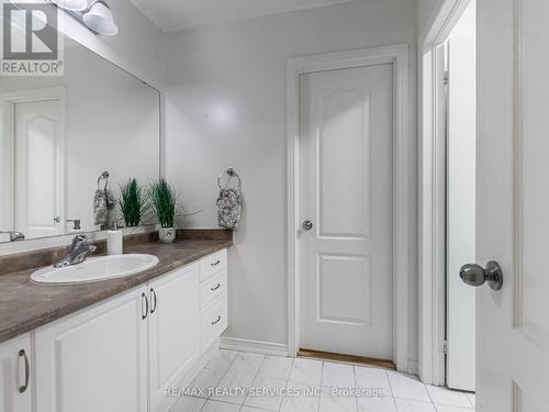 8 River Heights Drive, Brampton (Bram East), ON - Indoor Photo Showing Bathroom