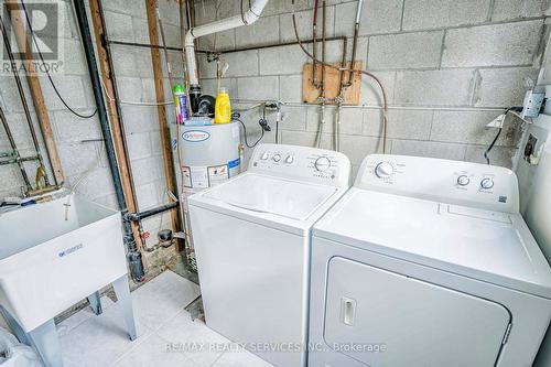 23 Hoskins Square, Brampton, ON - Indoor Photo Showing Laundry Room