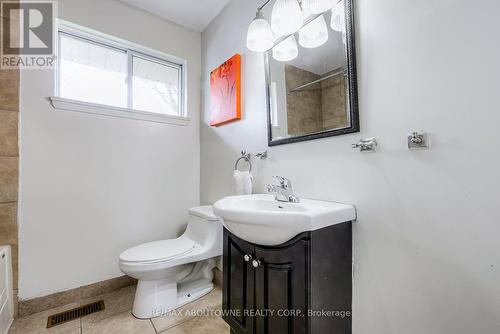 530 Lees Lane, Oakville, ON - Indoor Photo Showing Bathroom