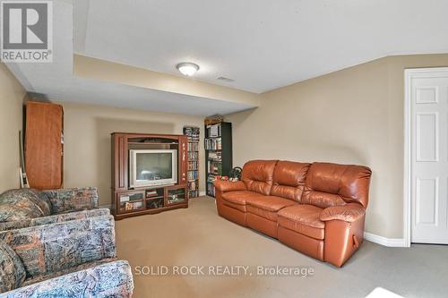 4224 Kelly Farm Drive, Ottawa, ON - Indoor Photo Showing Living Room