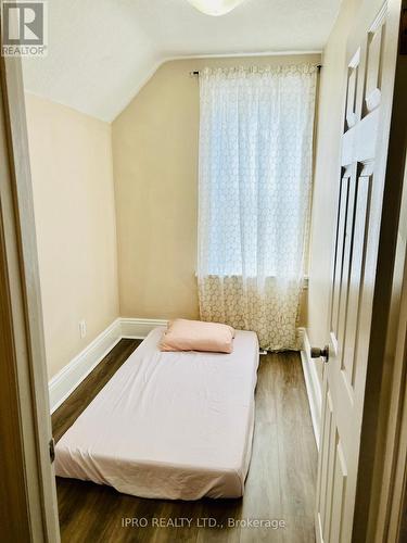 47 Francis Street, Hamilton, ON - Indoor Photo Showing Bedroom