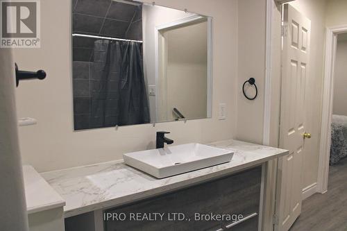 9 Adams Street, Hamilton, ON - Indoor Photo Showing Bathroom