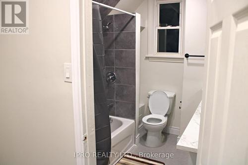 9 Adams Street, Hamilton, ON - Indoor Photo Showing Bathroom