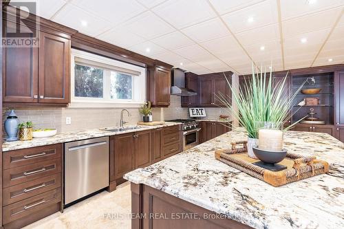 95 Eden Vale Drive, King, ON - Indoor Photo Showing Kitchen With Double Sink With Upgraded Kitchen