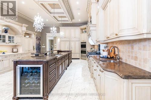 95 Eden Vale Drive, King, ON - Indoor Photo Showing Kitchen With Upgraded Kitchen