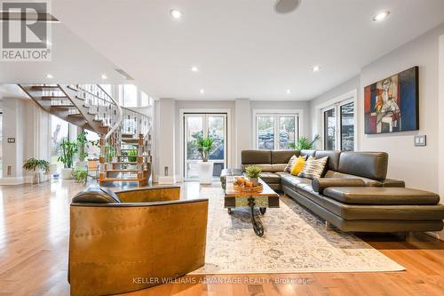 13790 Bathurst Street, King, ON - Indoor Photo Showing Living Room