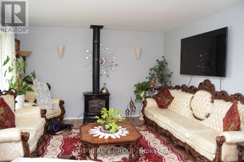 42 Harbour Street, Brighton, ON - Indoor Photo Showing Living Room