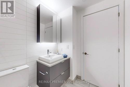 2405 - 170 Bayview Avenue, Toronto, ON - Indoor Photo Showing Bathroom