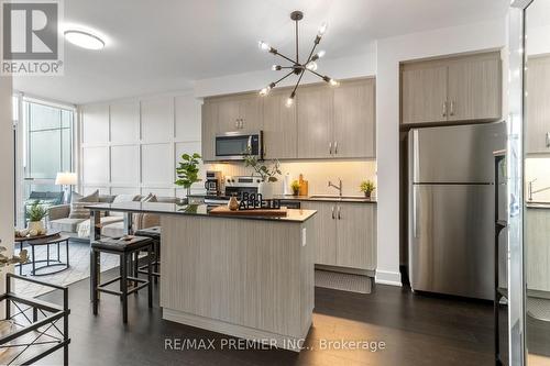 404 - 1486 Bathurst Street, Toronto, ON - Indoor Photo Showing Kitchen With Stainless Steel Kitchen With Upgraded Kitchen