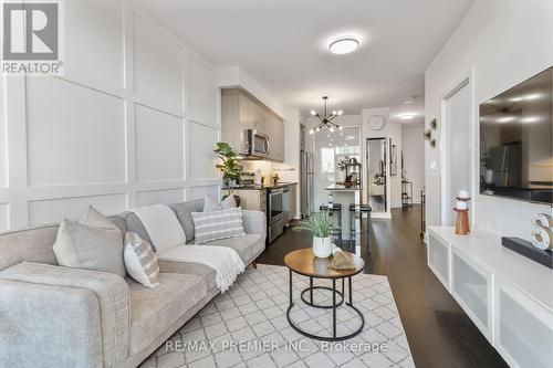 404 - 1486 Bathurst Street, Toronto, ON - Indoor Photo Showing Living Room