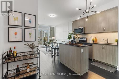 404 - 1486 Bathurst Street, Toronto, ON - Indoor Photo Showing Kitchen With Upgraded Kitchen