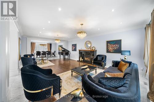 139 Denlow Boulevard, Toronto, ON - Indoor Photo Showing Living Room
