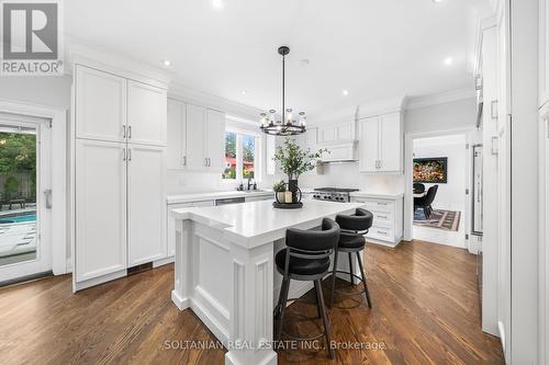 139 Denlow Boulevard, Toronto, ON - Indoor Photo Showing Kitchen With Upgraded Kitchen