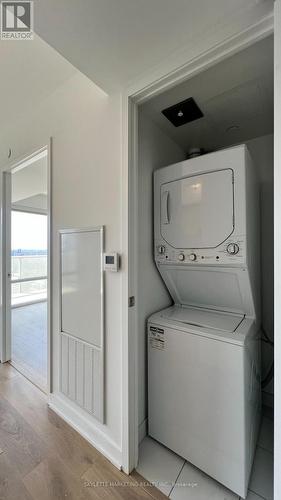 3801 - 501 Yonge Street, Toronto, ON - Indoor Photo Showing Laundry Room