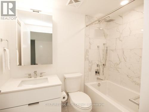 2206 - 25 Richmond Street E, Toronto, ON - Indoor Photo Showing Bathroom