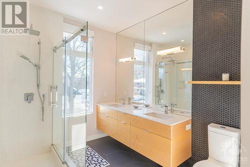 594 Tweedsmuir Avenue, Ottawa, ON - Indoor Photo Showing Bathroom