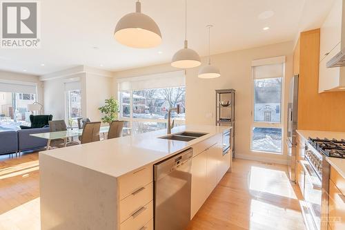 594 Tweedsmuir Avenue, Ottawa, ON - Indoor Photo Showing Kitchen With Double Sink With Upgraded Kitchen