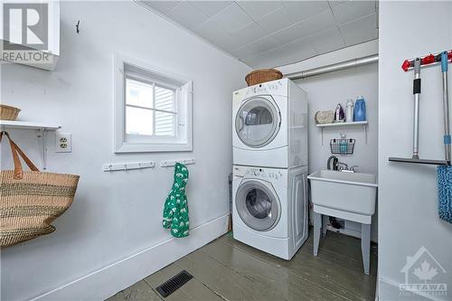 300 Jack Street, Kemptville, ON - Indoor Photo Showing Laundry Room