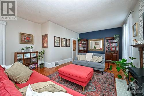 300 Jack Street, Kemptville, ON - Indoor Photo Showing Living Room